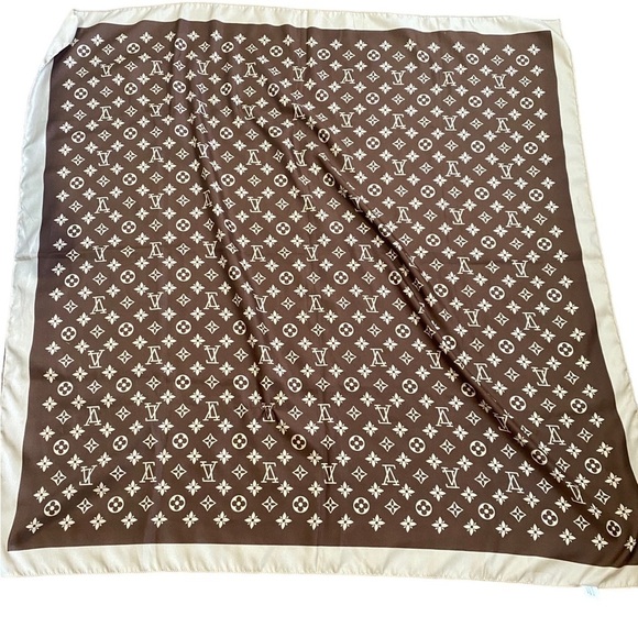Accessories - Women’s monogramed scarf